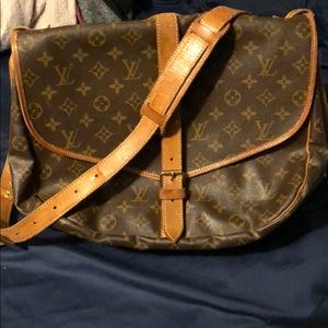 GUC vintage Louis Vuitton Saumur